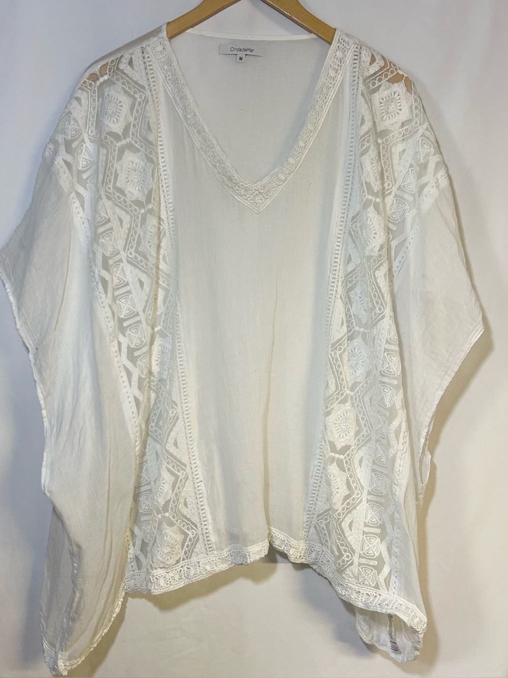 OndadeMar White Lightweight Cover-Up Tunic Size Medium Resort Wear Beachy
